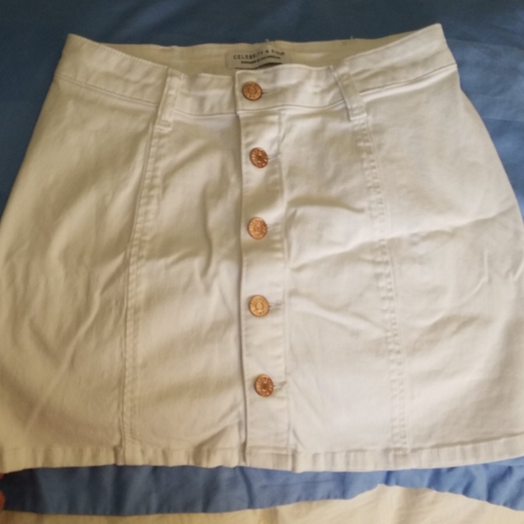 White Skirt - Picture 1 of 2